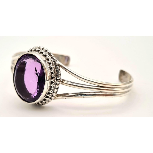 702 - An Oval Shape Amethyst Gemstone Open-Ended Bracelet with Amethyst approx 25ct set in 925 Silver.