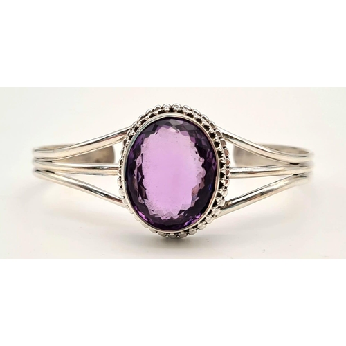 702 - An Oval Shape Amethyst Gemstone Open-Ended Bracelet with Amethyst approx 25ct set in 925 Silver.