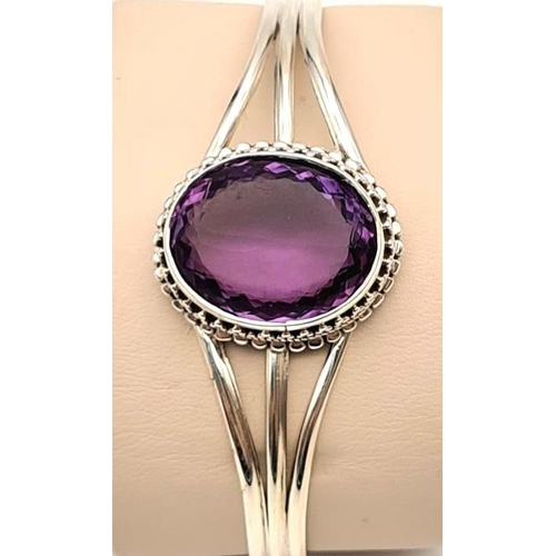 702 - An Oval Shape Amethyst Gemstone Open-Ended Bracelet with Amethyst approx 25ct set in 925 Silver.