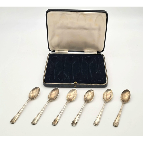 709 - A Set of Six Silver 1938 Sheffield Hallmarked Tea Spoons. Comes in original case. 73g total weight.