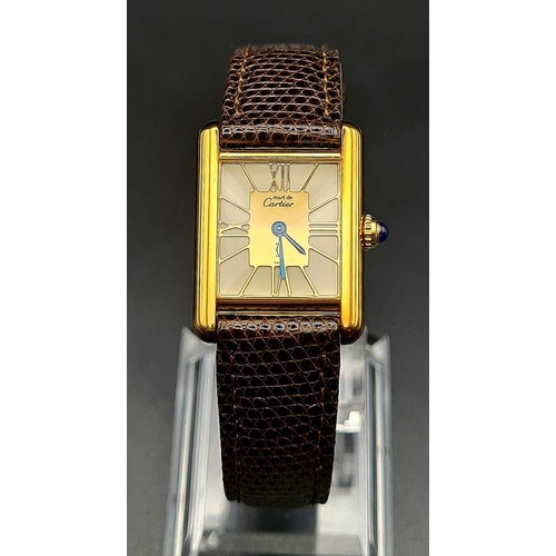 727 - A Must de Cartier Ladies Tank Watch. Alligator strap. 925 gilded case - 27 x 20mm. Quartz movement.