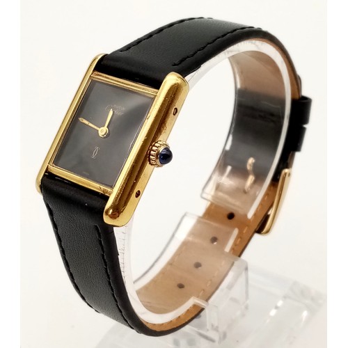 699 - A Must de Cartier Ladies Tank Watch. Black leather strap. 925 silver gilt case - 27 x 20mm. Black di... 