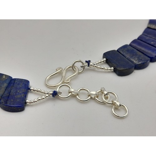 637 - 418ct Lapis Lazuli Gemstone Necklace with Silver Clasp.
44cm.