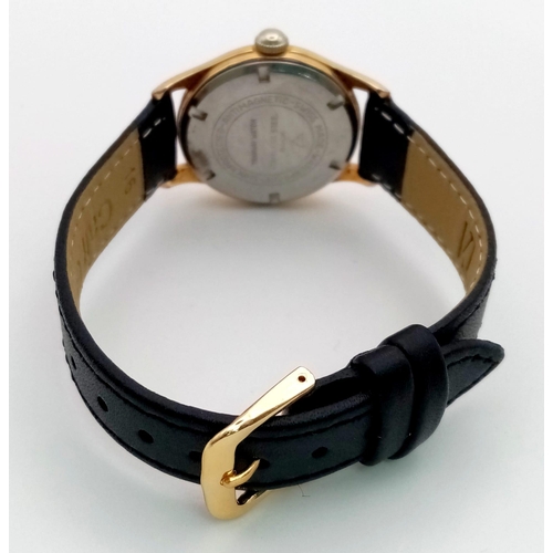 295 - A Vintage Azhar Mechanical Watch. Black leather strap. Case - 30mm. In working order.