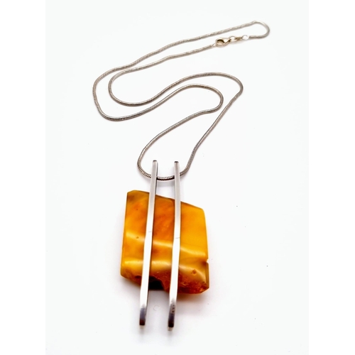 85 - A Honey Amber Pendant Chunk on a 925 Silver Necklace.
Amber 3 x 4.5cm. Necklace - 48cm.