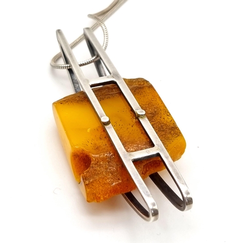 85 - A Honey Amber Pendant Chunk on a 925 Silver Necklace.
Amber 3 x 4.5cm. Necklace - 48cm.