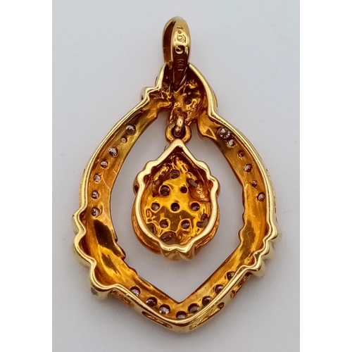 403 - A STYLISH 18K GOLD DIAMOND PENDANT,  9.6gms