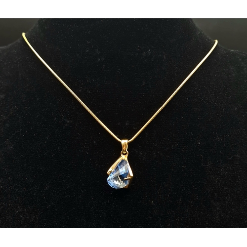 44 - A Breath-Taking 18K Yellow Gold Blue Topaz Pendant on an 18K Gold Snake-Link Necklace. Topaz - 5ct. ... 