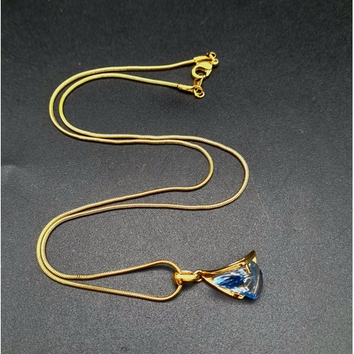 44 - A Breath-Taking 18K Yellow Gold Blue Topaz Pendant on an 18K Gold Snake-Link Necklace. Topaz - 5ct. ... 