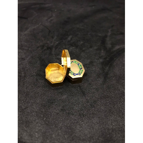 99 - Rare enamel 18ct yellow gold double sided pill box or snuff box 
It is in outstanding condition.

LE... 