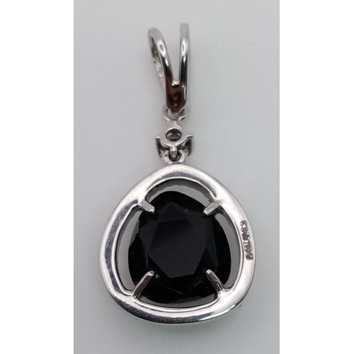 117 - AN 18K WHITE GOLD , BLUE STONE DIAMOND PENDANT  2.7gms