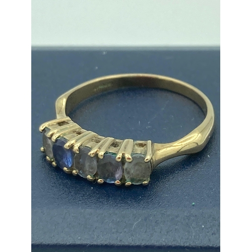 336 - 9 carat GOLD RING having Aqua quartz and blue stones set to top in raised mount. Full UK hallmark.
 ... 