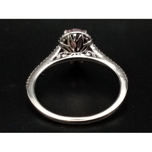 334 - A 9 K white gold ring with a pear shaped pink sapphire and numerous diamonds (0.12 carats). Size: L,... 