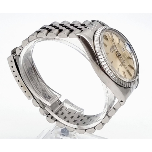 59 - A Rolex Oyster Perpetual Datejust Gents Watch. Stainless steel strap and case - 36mm. Silver tone di... 