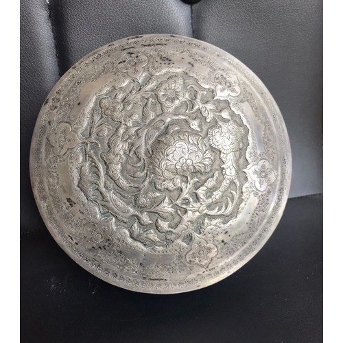 51 - A magnificent antique Persian Islamic solid silver round carved jewellery box.


SIZE
DIAMETER::::….... 