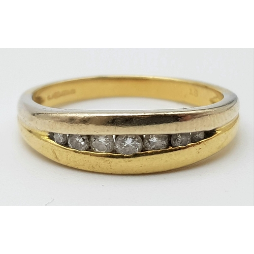 318 - An 18 K yellow gold band ring with diamonds. Size: M, weight: 3.3 g.