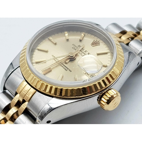 409 - A LADIES ROLEX OYSTER PERPETUAL DATEJUST IN BI-METAL WITH GOLDTONE FACE.  26MM