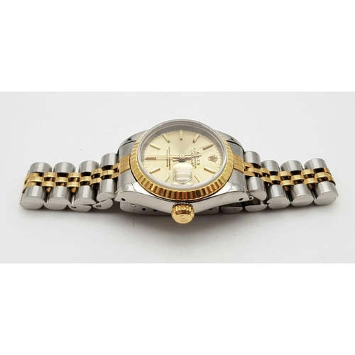 409 - A LADIES ROLEX OYSTER PERPETUAL DATEJUST IN BI-METAL WITH GOLDTONE FACE.  26MM