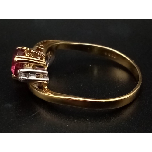 122 - A 9 K yellow gold ring with diamonds and rubies in a twisted design. Ring size: P, weight: 2.6 g.