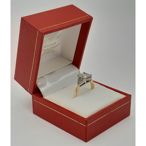 24 - An 18K Yellow Gold Diamond Solitaire Ring. Excellent quality princess cut 2ct centre stone flanked b... 