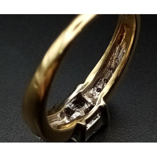 310 - An 18 K yellow gold ring with a diamond cluster (0.75 carats). Size: O, weight: 4.8 g.