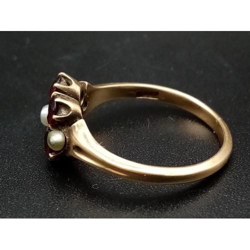 479 - A vintage 14 K yellow gold ring with garnets and seed pearls. Size: L, weight: 2.8 g.