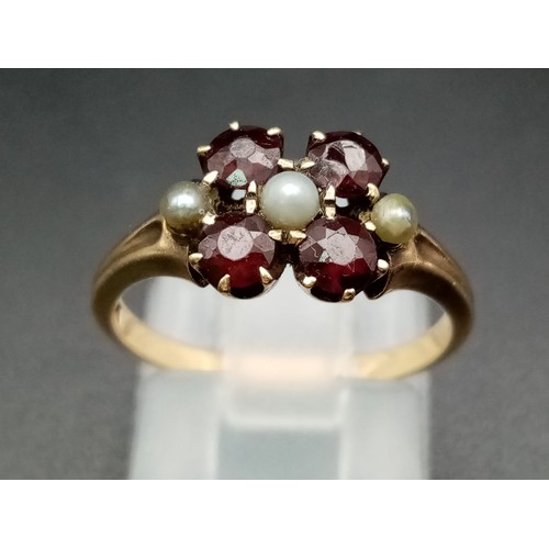 479 - A vintage 14 K yellow gold ring with garnets and seed pearls. Size: L, weight: 2.8 g.