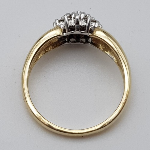 176 - A 14 K yellow gold ring with a cluster of diamonds (0.20 carats). size: K, weight: 2.9 g.