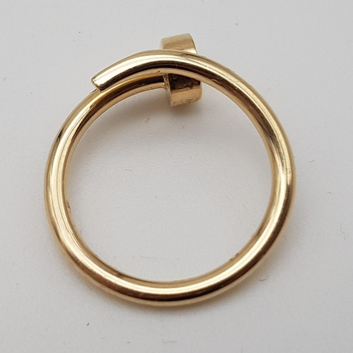 452 - A 9 K yellow gold nail ring. Size: K, weight:  3 g.