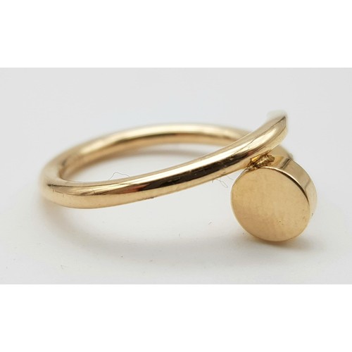 452 - A 9 K yellow gold nail ring. Size: K, weight:  3 g.