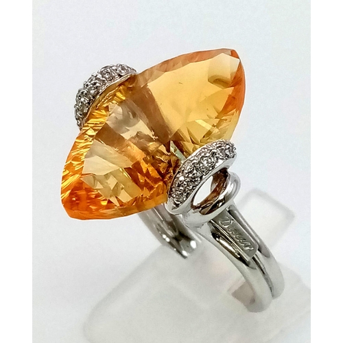 109 - A very attractive 18 K white gold ring with a beautiful large citrine and diamonds. Size: O, weight:... 