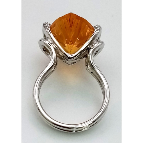 109 - A very attractive 18 K white gold ring with a beautiful large citrine and diamonds. Size: O, weight:... 