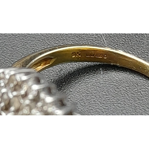 303 - A 9 K yellow gold ring with a cluster of diamonds (1 carat). Size: P, weight: 4.6 g.