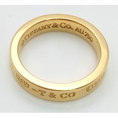 32 - An 18 K yellow gold TIFFANY & CO band ring, size: K, weight: 6.2 g.