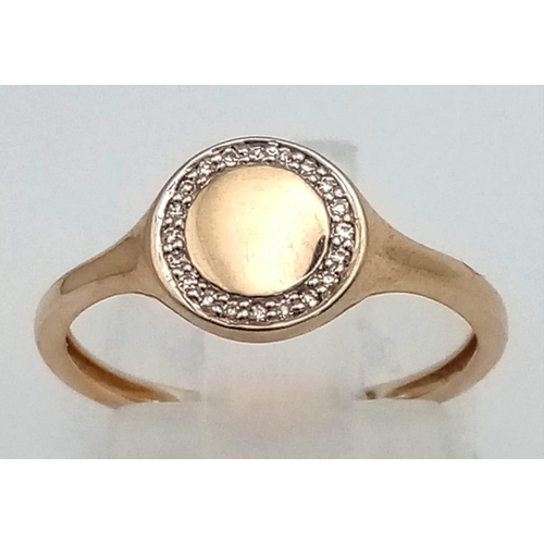 324 - A 9 K yellow gold signet ring with a halo of diamonds (0.10 carats). Size: L, weight: 1.3 g.