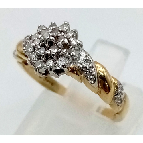 362 - A 9 K yellow gold ring with diamonds (0.25 carats) on top cluster and shoulders. Size: M, weight: 2.... 