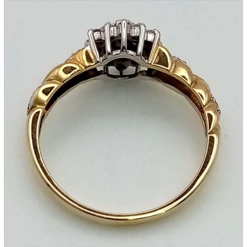 362 - A 9 K yellow gold ring with diamonds (0.25 carats) on top cluster and shoulders. Size: M, weight: 2.... 