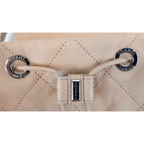 107 - A Timeless Chanel Beige Lambskin Shoulder Bag. Chanel clasp, silver tone hardware. Zipped pocket int... 