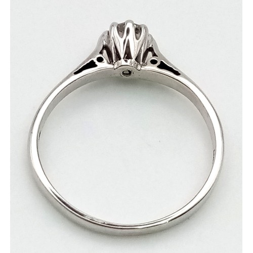 102 - A 9 K white gold diamond (0.23 carats) solitaire ring. Size: M, weight: 1.5 g.