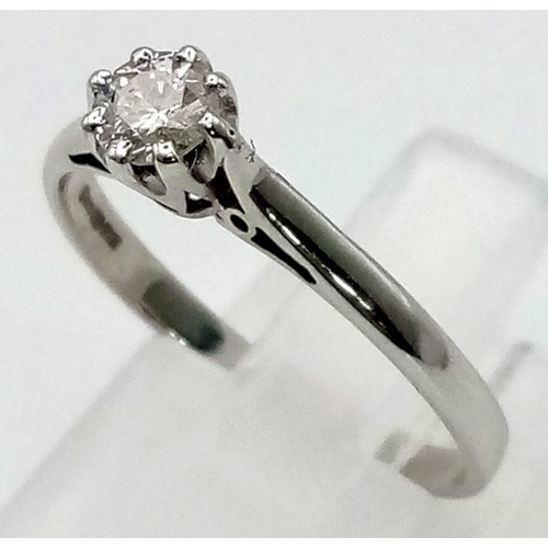 102 - A 9 K white gold diamond (0.23 carats) solitaire ring. Size: M, weight: 1.5 g.