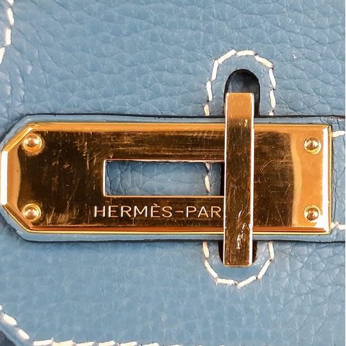 121 - A Hermes Birkin 35 Blue Handbag. Gold tone hardware. Zip and flap pocket interior. 34 x 27cm. In ver... 