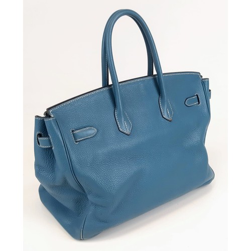 121 - A Hermes Birkin 35 Blue Handbag. Gold tone hardware. Zip and flap pocket interior. 34 x 27cm. In ver... 