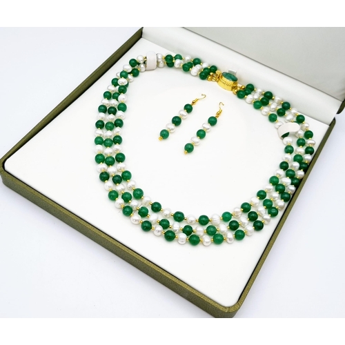 182 - A very feminine, three strand necklace with alternating emerald cabochons and white natural pearls, ... 