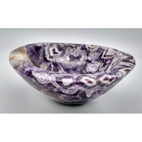 177 - A 1.78 kilogram Bluejohn Gemstone Bowl. 19cm diameter. Some imperfections - please see  photos but i... 