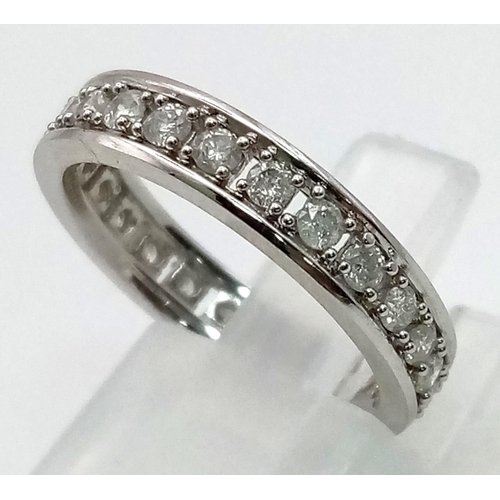 737 - An 18 K white gold full eternity ring, diamonds 0.50 carats, ring size: J, weight: 3.1 g.