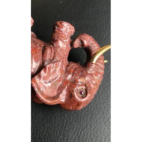 484 - A 14k gold and silver Russian jasper hardstone elephant figure

Suburb condition
Eyes are mounted in... 