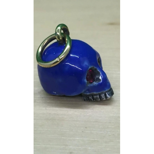 500 - Magnificent 18k gold and silver enamel skull pendent 

SIZE

LENGTH. ::: 2.3 cm from larger loop to ... 