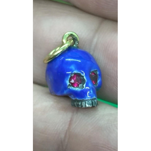 500 - Magnificent 18k gold and silver enamel skull pendent 

SIZE

LENGTH. ::: 2.3 cm from larger loop to ... 