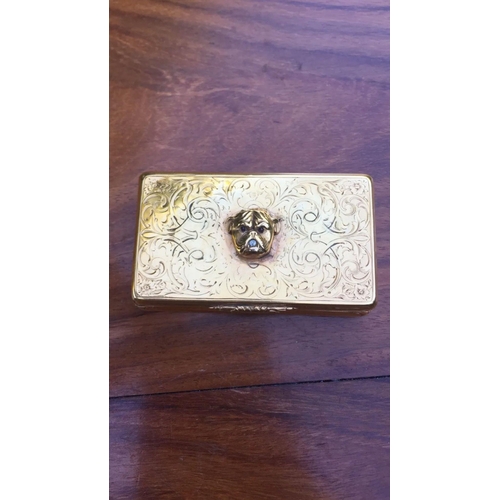 68 - A large unusual 18k solid gold diamond bulldog snuff/pill box 
SIZE
LENGTH. :: 7.2 cm
WIDTH :::: 4.2... 