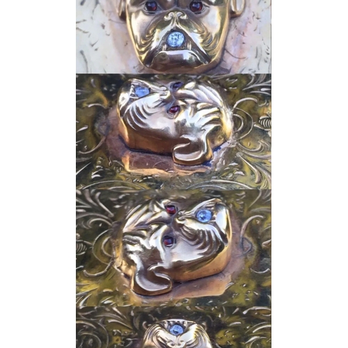 68 - A large unusual 18k solid gold diamond bulldog snuff/pill box 
SIZE
LENGTH. :: 7.2 cm
WIDTH :::: 4.2... 